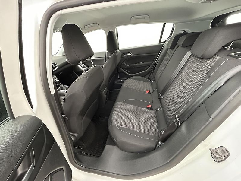 Peugeot 308 1.2 i . - fotka 11 z 21