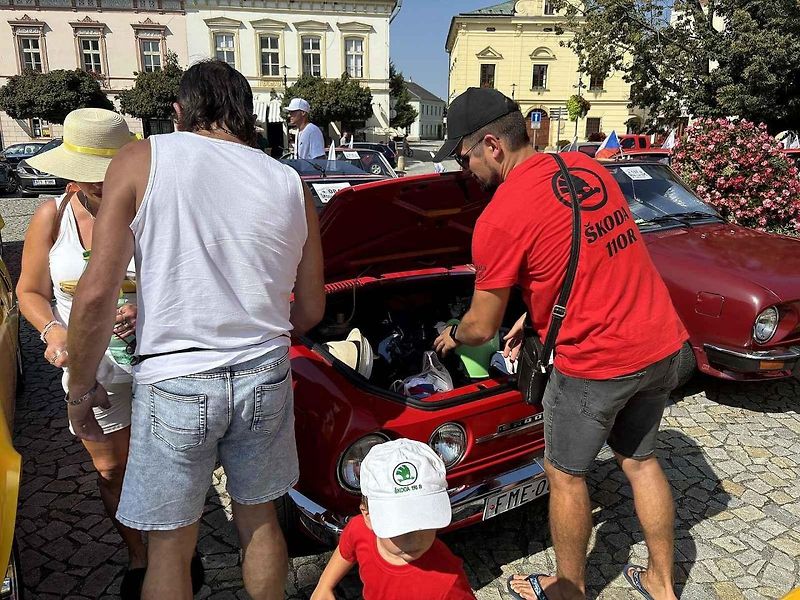 Sraz veteránů Škoda 110R v Uničově