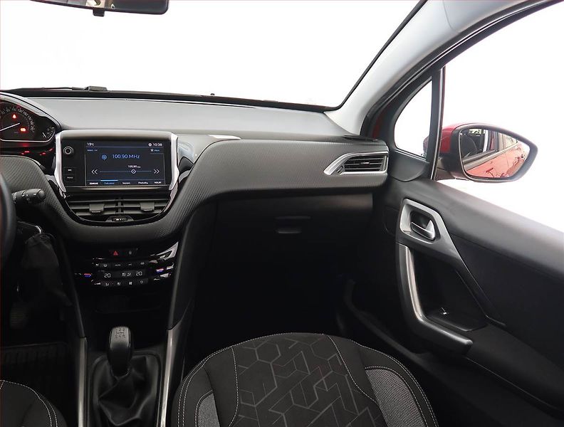 Peugeot 2008 (2018) 1.2 PureTech, Serv.kniha - fotka 8 z 20