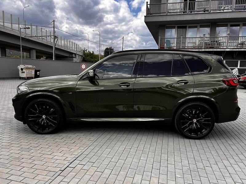 BMW X5 M50i Individual VZDUCH - fotka 6 z 31