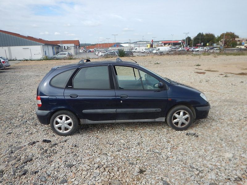 Renault Scénic 1.6 i 79 kw - fotka 2 z 7