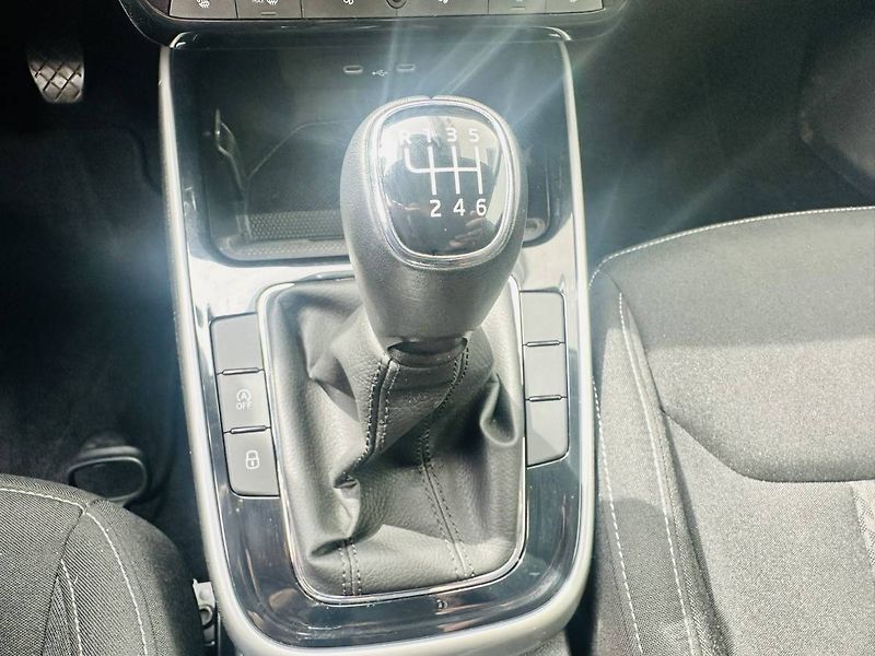 Škoda Fabia Top Selection 1,0TSI 85kW MT6/ - fotka 17 z 27