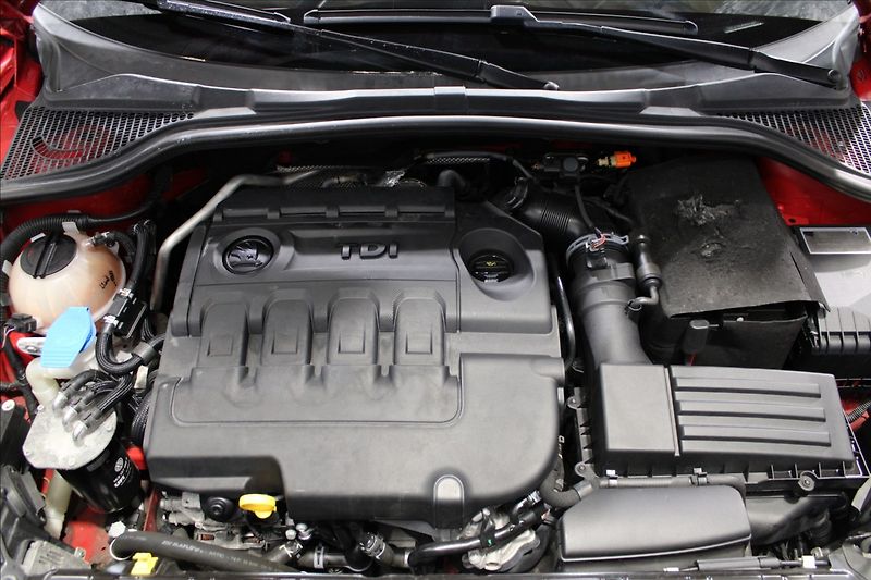 Škoda Yeti 2,0 TDI Monte Carlo rezervován - fotka 7 z 31