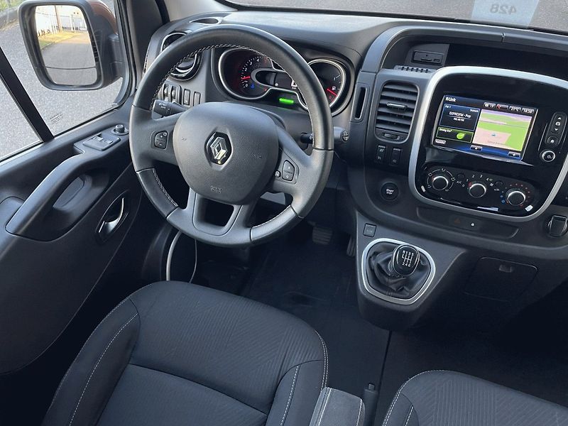 Renault Trafic (2021) Passenger L1 2,0dCi 145k 9míst - fotka 14 z 25