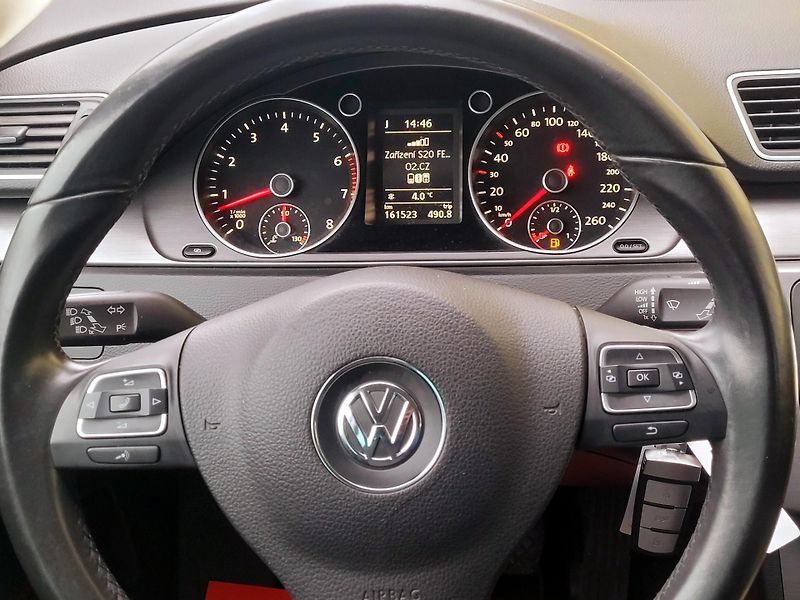 Volkswagen Passat *SERV.KNÍŽKA,AUT.PARKOVÁNÍ   - fotka 40 z 47