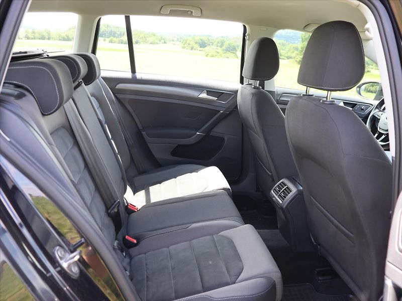 Volkswagen Golf 1,0 TSI 81kW CZ Comfort LED - fotka 13 z 34