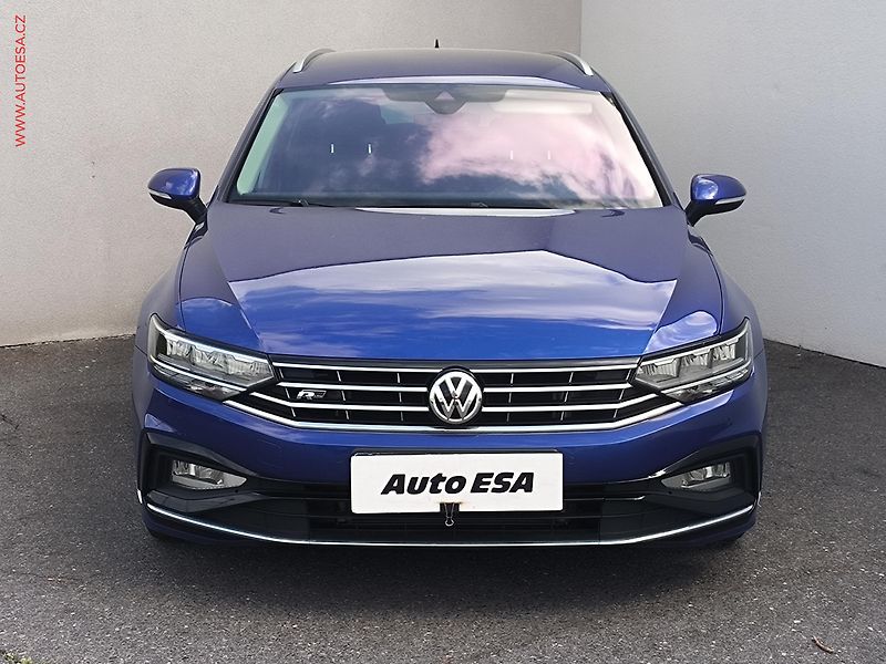 Volkswagen Passat (2019) 2.0TDi, ČR, R-Line, DSG, LED - fotka 2 z 27