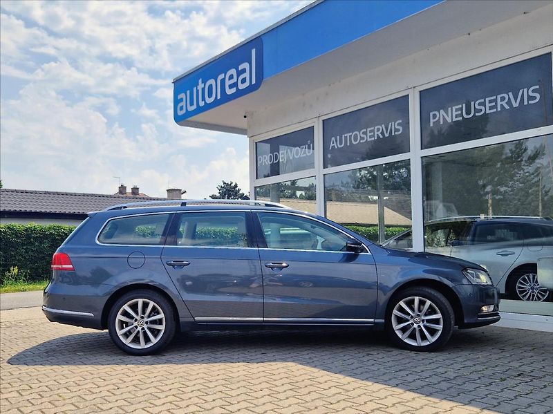 Volkswagen Passat 2,0 TDi 4MOTION KŮŽE KAMERA - fotka 6 z 37