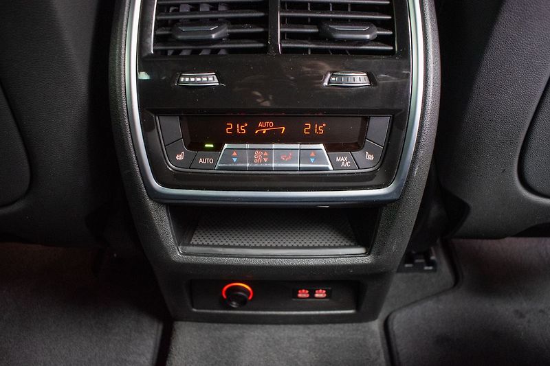 BMW X5 30d xD ///M*ZÁRUKA 9/27*7míst* - fotka 17 z 74