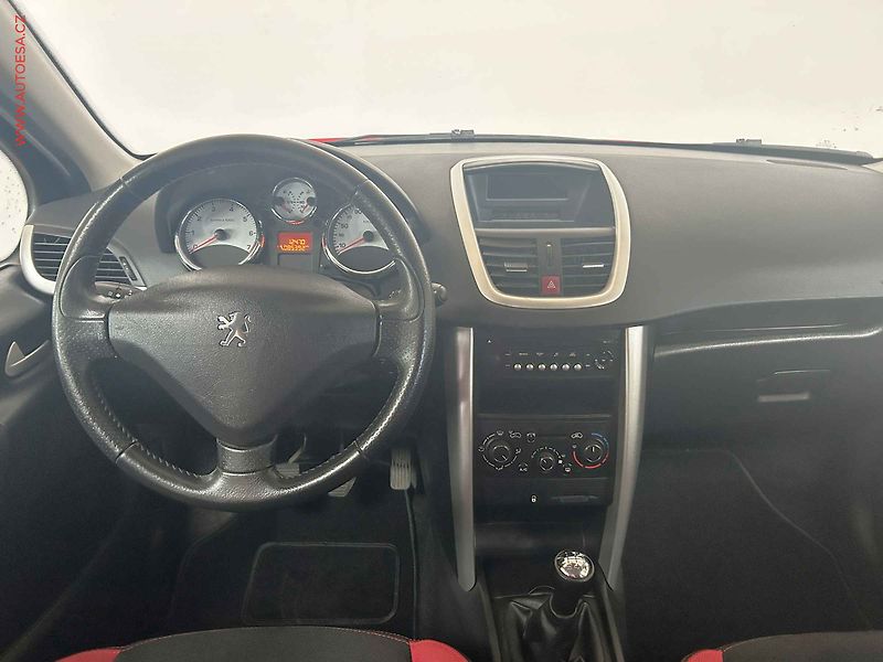 Peugeot 207 (2011) 1.4 i, 2.maj,ČR - fotka 8 z 14