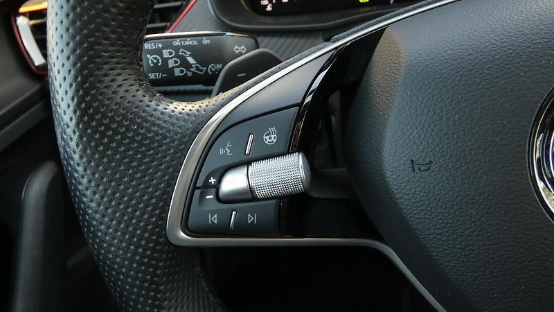 Škoda Scala 1,5TSI DSG Monte Carlo - fotka 11 z 24