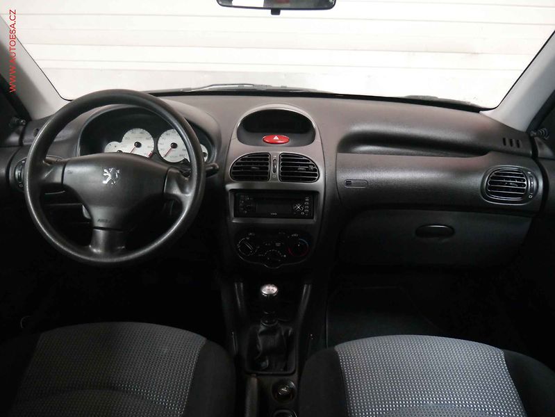 Peugeot 206 (2004) 1.4i, AC, el. výbava - fotka 8 z 17