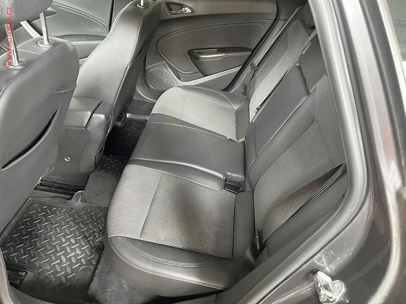 Opel Astra (2011) 1.6i, xenon, autoAC - fotka 10 z 15