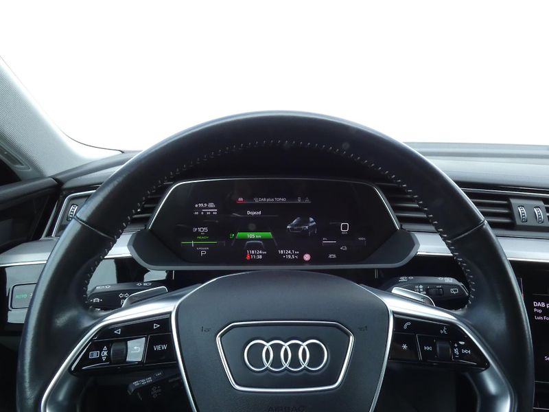 Audi e-tron (2020) 55 Quattro SoH100% - fotka 24 z 30