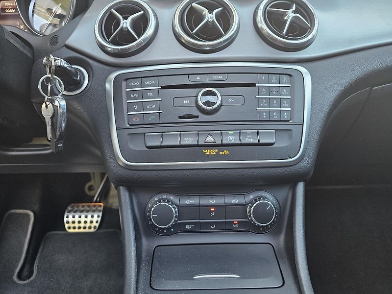 Mercedes-Benz CLA (2016) 200d - AMG - TAŽNÉ - PANORAMA  - fotka 14 z 20