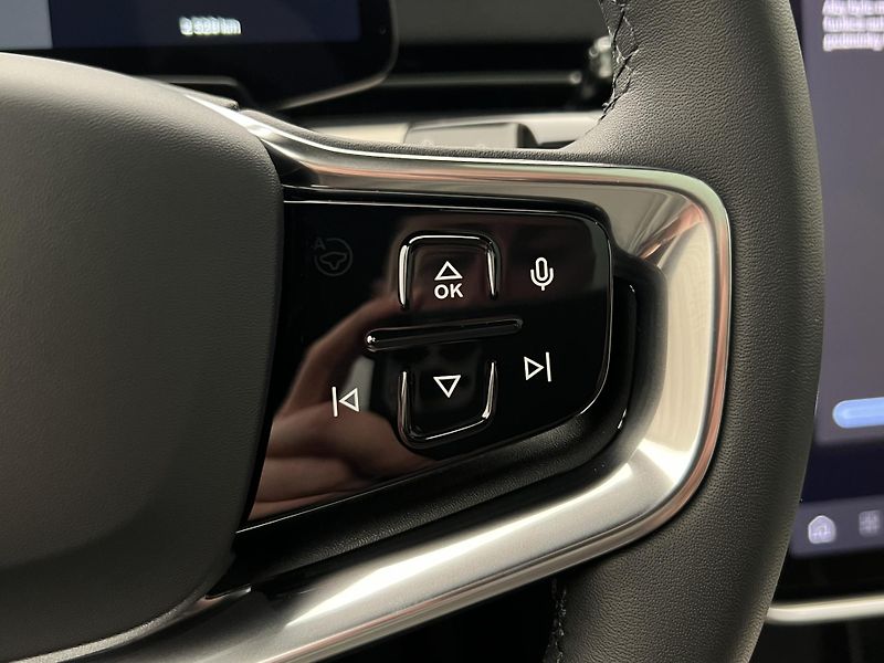 Volvo EX90 AWD TWIN MOTOR RECHARGE 7 MÍST - fotka 27 z 53