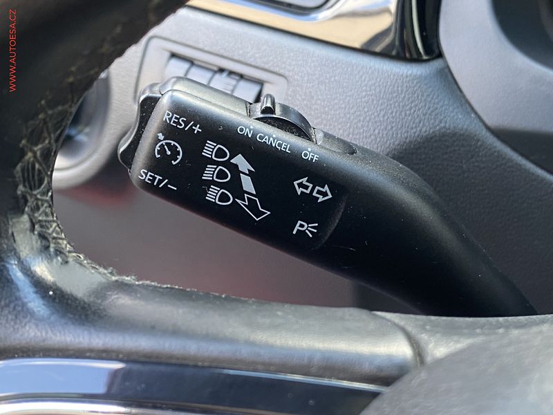 Škoda Rapid (2015) 1.2 TSi, Sport, xenon, panor - fotka 13 z 16