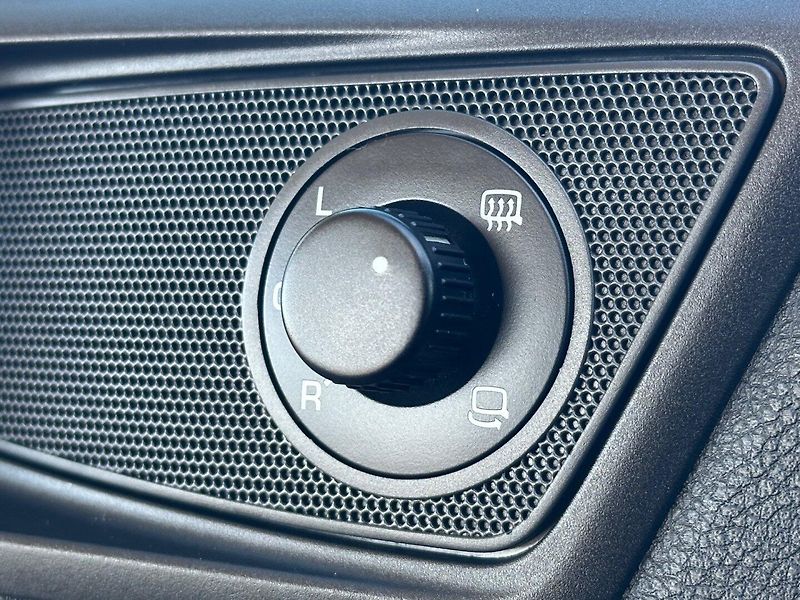 Škoda Octavia (2011) 1.4TSi VÝHŘEV SED, 100%KM - fotka 12 z 14