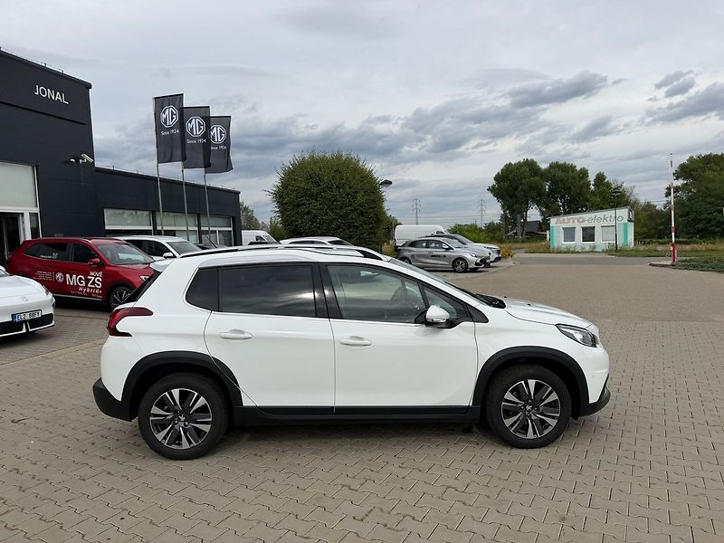 Peugeot 2008 ALLURE 1.2PT 110 EAT6 - fotka 15 z 27