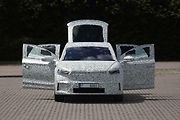 Dveře se otevírají v širokých úhlech