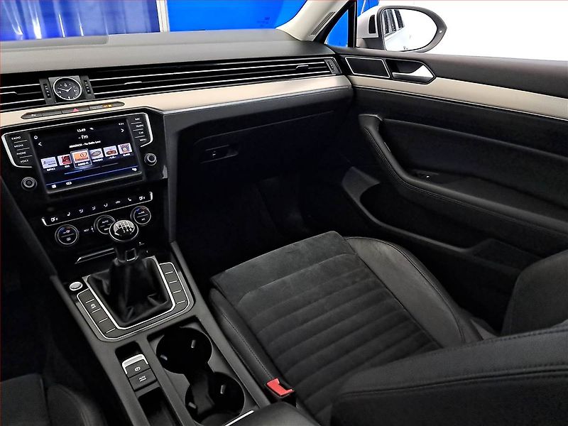 Volkswagen Passat (2016) 2.0 TDI, Kůže, Navi, Tempomat - fotka 8 z 20
