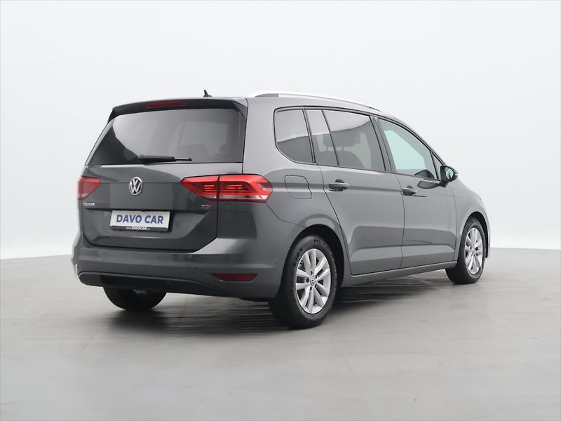 Volkswagen Touran 1,6 TDI DSG Panorama LED 1.Maj - fotka 7 z 31