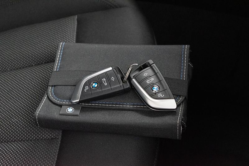 BMW Řada 3 318i*DPH*HEAD-UP*LED*90t.KM - fotka 34 z 44