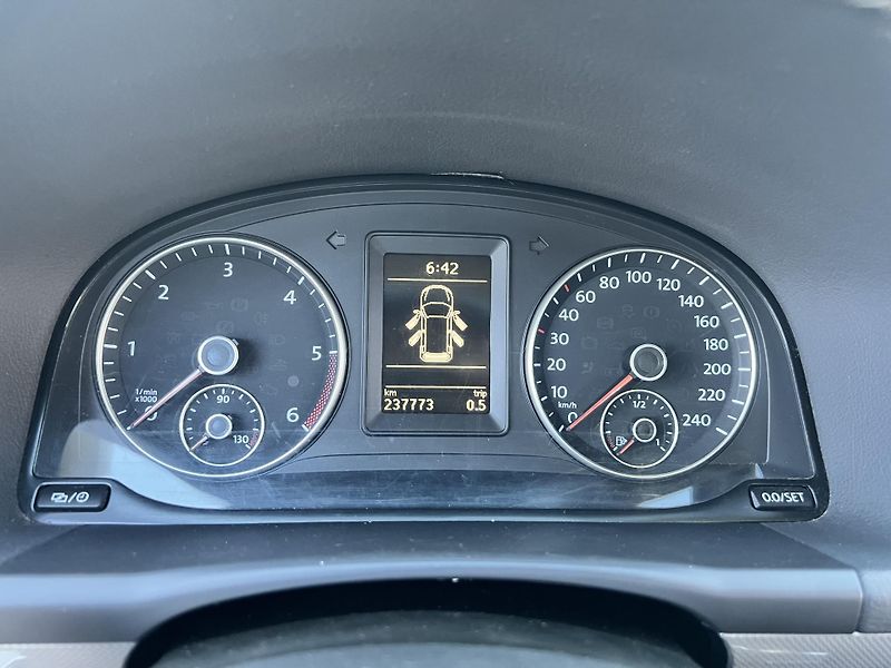 Volkswagen Touran 1.6TDI 77KW,MATCH,NAVI,DSG,DIG - fotka 35 z 46