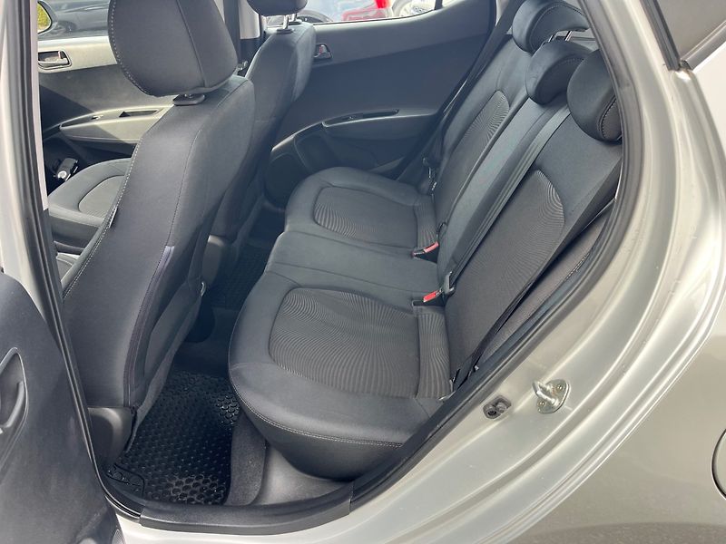 Hyundai i10 (2018) 1.0 i 69tis.km - fotka 8 z 20