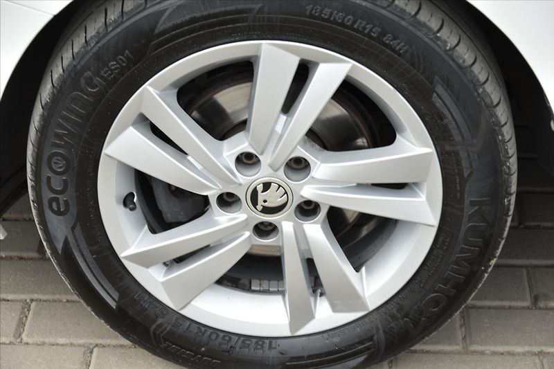 Škoda Fabia 1.0 TSI 70kW 1.MAJITEL DPH ČR - fotka 9 z 21