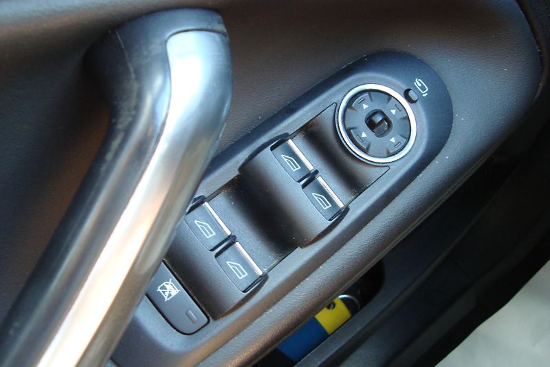 Ford Mondeo (2011) 2.0TDCi,AUT, Najeto 93Tis.km ! - fotka 63 z 75