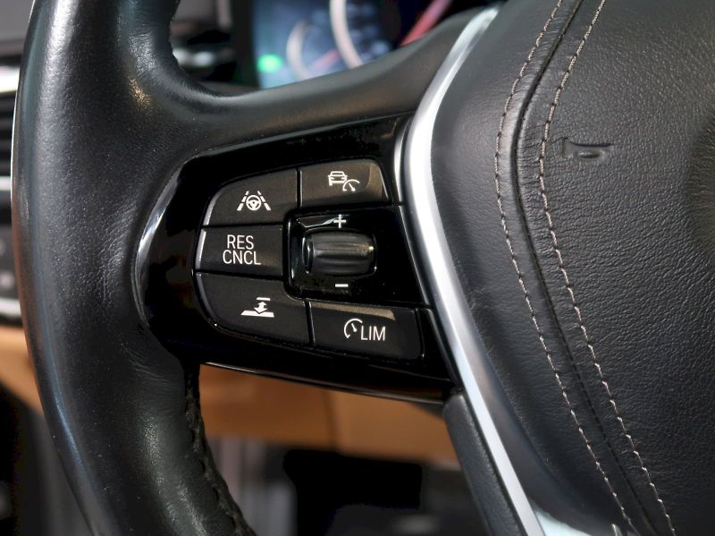 BMW Řada 5 (2018) LUXURY LINE 540d xDRIVE TAŽNÉ - fotka 21 z 38