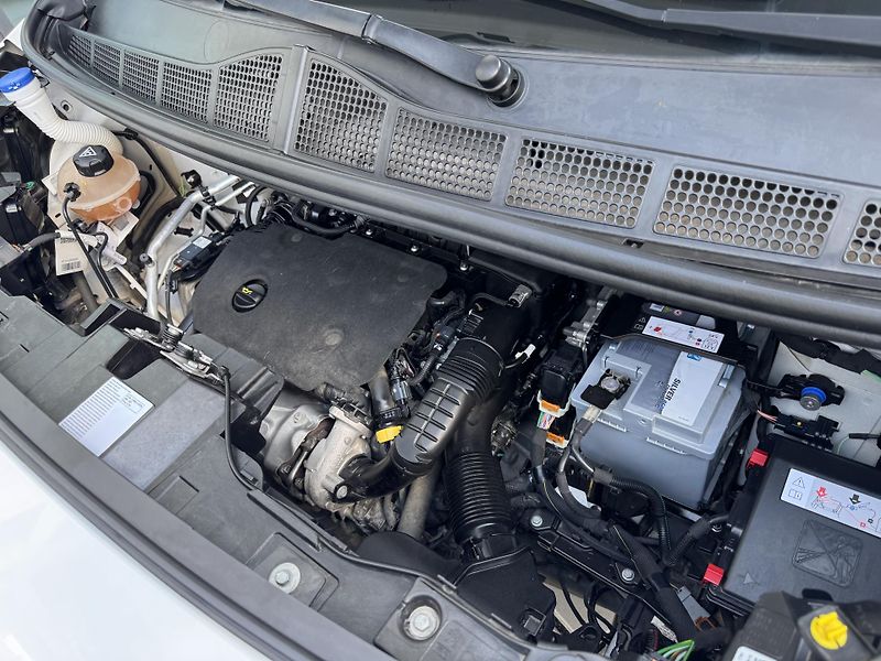 Opel Vivaro COMFORT L3H1 2.8T 1 MAJITEL  - fotka 23 z 36