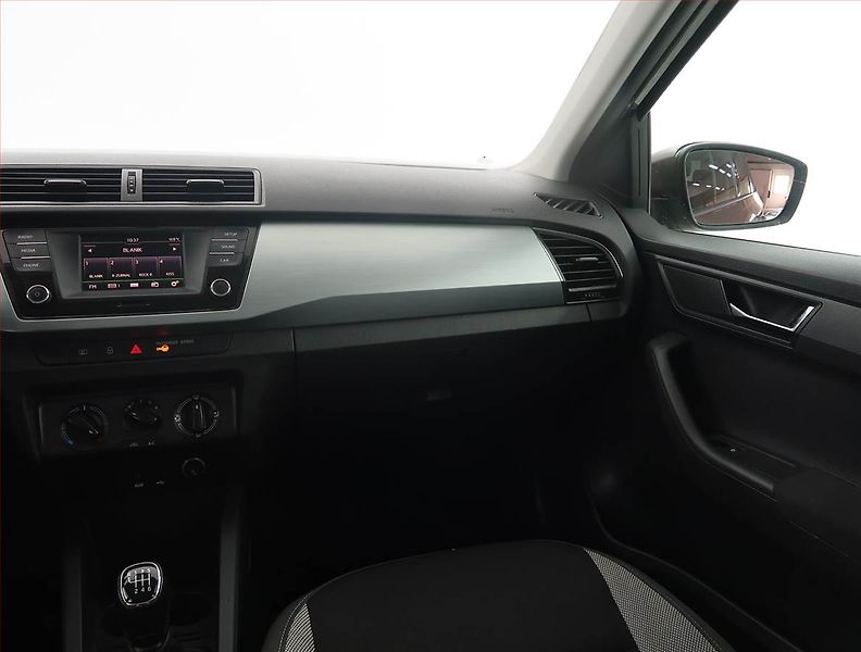 Škoda Fabia (2017) 1.0 TSI, Tempomat - fotka 8 z 15
