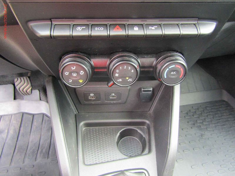 Dacia Duster (2023) 1.0TCe, 1.maj,ČR, AC, park - fotka 13 z 17