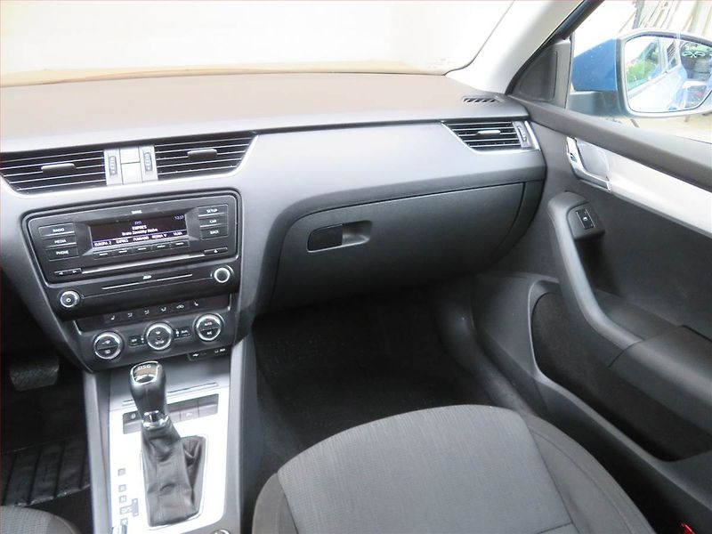 Škoda Octavia (2013) 2.0 TDI, Automat, Xenony - fotka 8 z 15