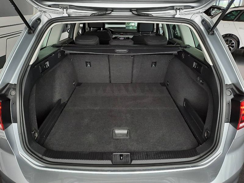 Volkswagen Passat Variant (2021) 2.0 TDI (110kW/150k) DSG, Busi - fotka 24 z 26
