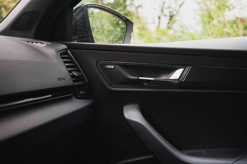 Škoda Karoq (2024) Sportline 2.0 TDI - fotka 25 z 28