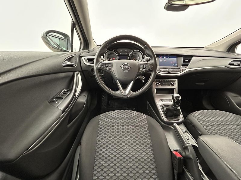 Opel Astra 1.6 CDTi Enjoy - fotka 18 z 22
