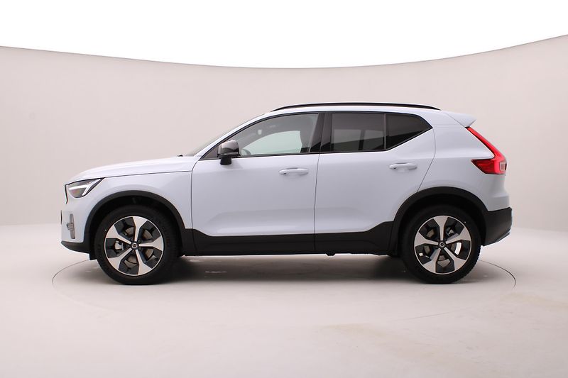 Volvo XC40 (2025) B3 AUT DARK PLUS - fotka 9 z 64