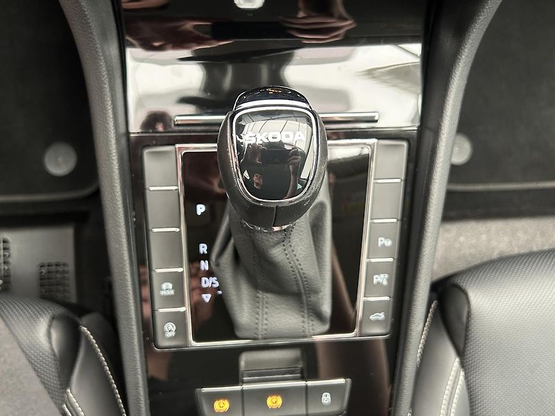 Škoda Superb 2.0 TDI L & K - fotka 15 z 34