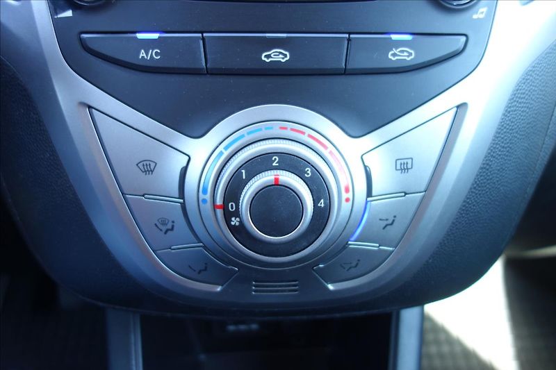 Hyundai ix20 1,4 CVVT, ČR, KLIMATIZACE. - fotka 21 z 30