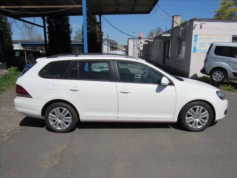 Volkswagen Golf 1,6 TDi 77kW Variant - fotka 8 z 29