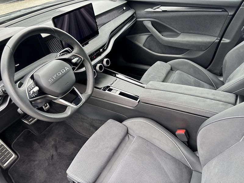 Škoda Superb (2025) Combi 2.0 TSI DSG Sportline - fotka 6 z 33