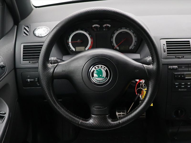 Škoda Fabia 1,9 TDI 96kW RS 2.Majitel - fotka 16 z 28