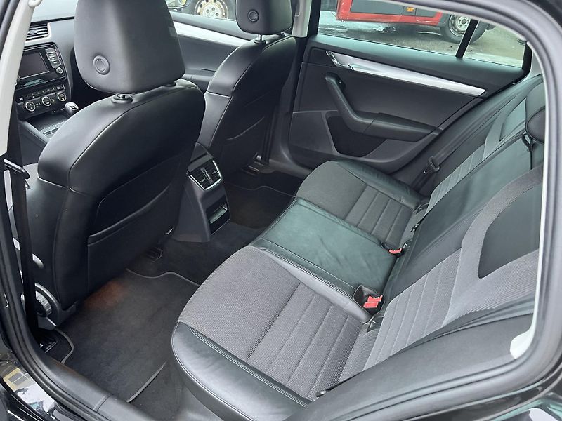 Škoda Octavia 2.0TDI 110KW,4x4,KůŽE,NAVI,XEN - fotka 14 z 45