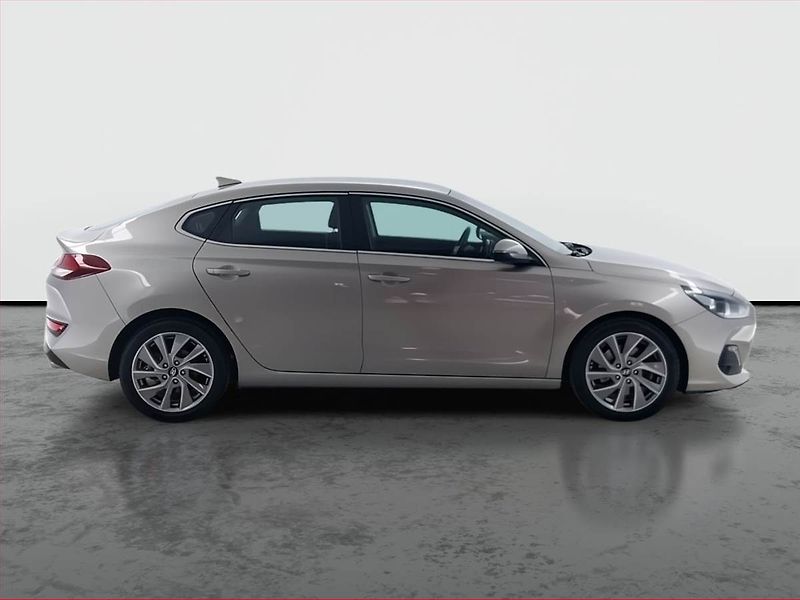 Hyundai i30 (2019) Style 1.4 T-GDI, Automat, Navi - fotka 6 z 19