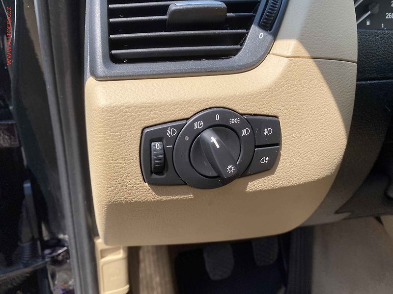BMW X1 (2021) 2.0i sDrive18i, AC, výhřev - fotka 15 z 16