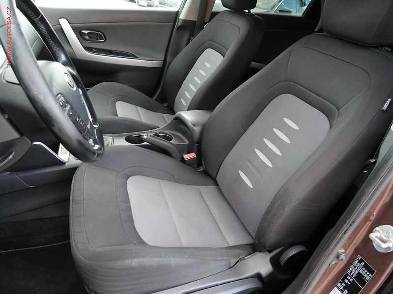 Kia Ceed (2014) 1.6 GDi, ČR, AC, tempo, park - fotka 9 z 18