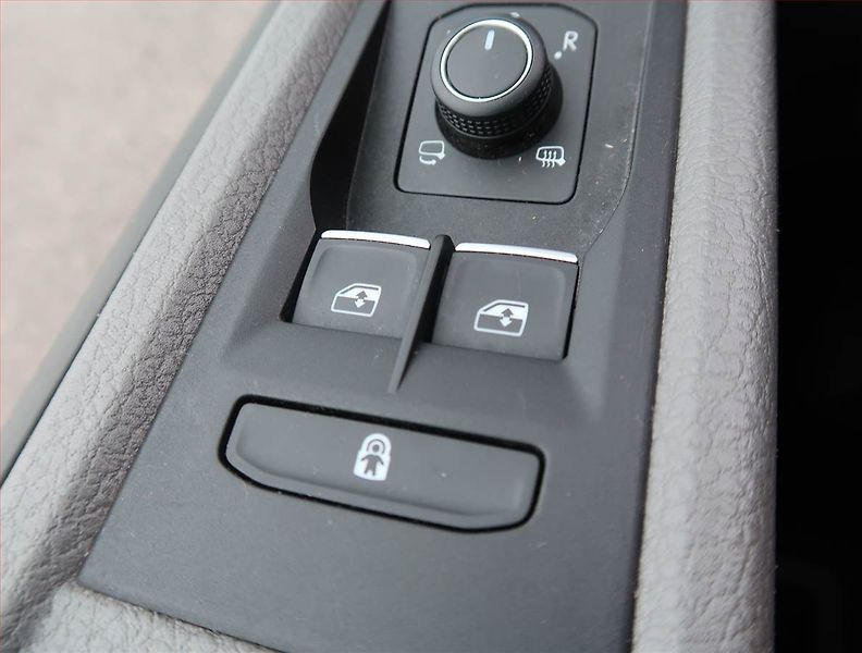 Volkswagen Caravelle (2021) Comfortline 2.0 TDI, ČR - fotka 15 z 15